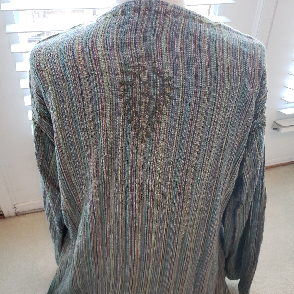 Embroidered green shirt - Picture 2 of 3